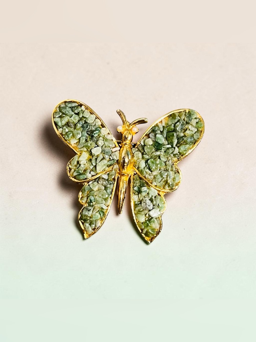Vintage Green Stone Chip Butterfly Brooch – Gold Tone